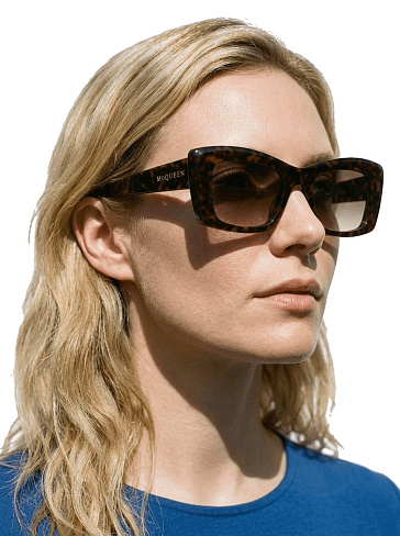 Alexander McQueen AM 0526S 002